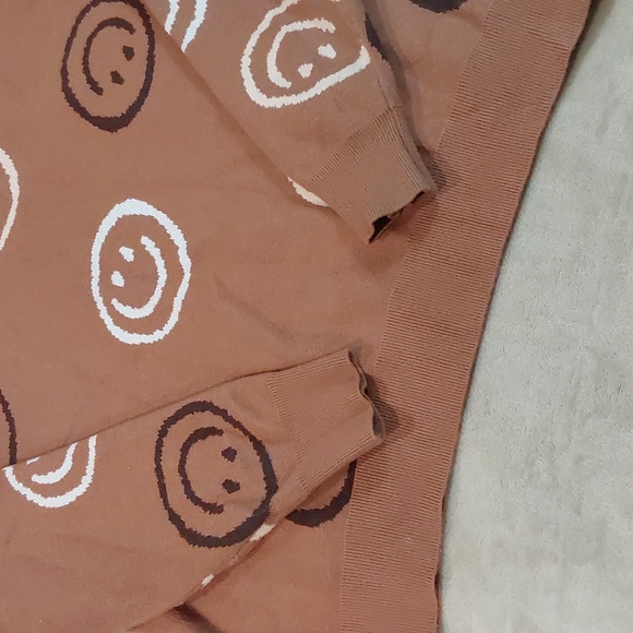 Altar'd State Smiley Face Oversized Knit Crew Neck Swester Womens Size M - Picture 10 of 11